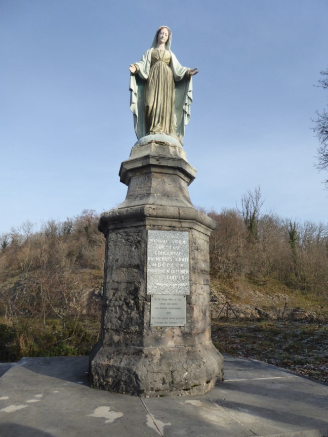 19 la Vierge du Cholera surplombant 