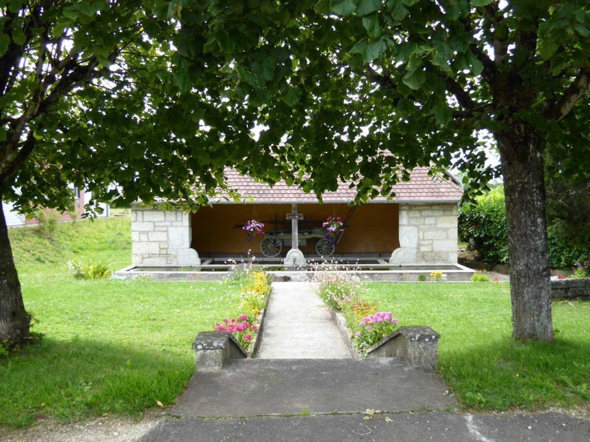 2 lavoir epenouse bien fleuri