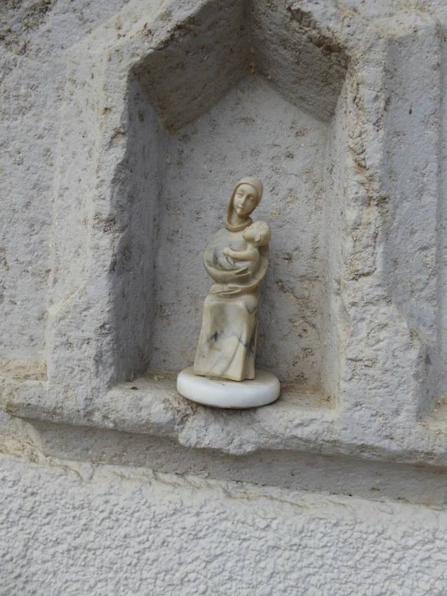 4- Petite Vierge sur la  façade de maison